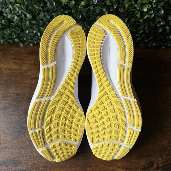 Nike Air Zoom Pegasus 37 Women Size 7.5 Running Shoes BQ9647-105 White Sneakers - Picture 7 of 8